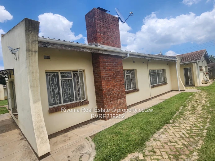 Emerald Hill: 4-Bed Home on 2030m² with Borehole,Mortage accepted 