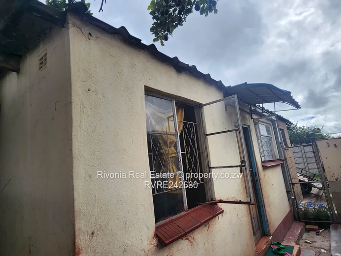 Glen Norah A 4-Bed Redbrick Home with Rental Rooms