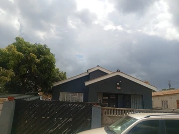6 Bedroom House