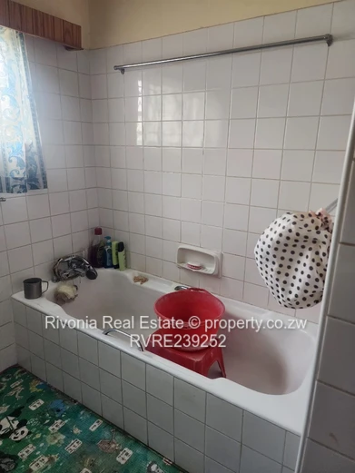 Emerald Hill: 4-Bed Home on 2030m² with Borehole,Mortage accepted 