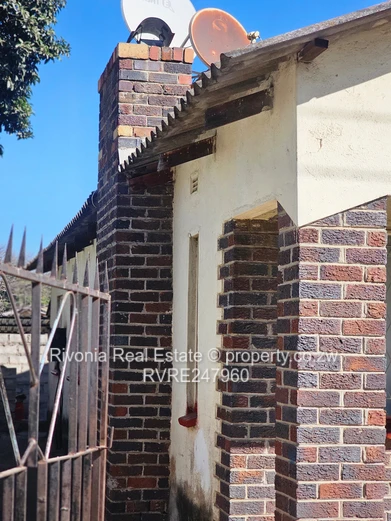 5-Bed Glen Norah A Home with Borehole, Fireplace & Yard