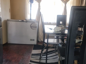 2 Bedroom Flat & Apartment