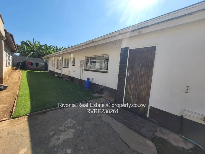 Alexandra Park: 4-Bed Home, 1990m², Secured & Spacious