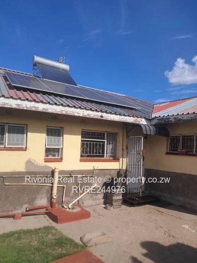 Mainway Meadows 4BR Home with Solar & Garden (540sqm)