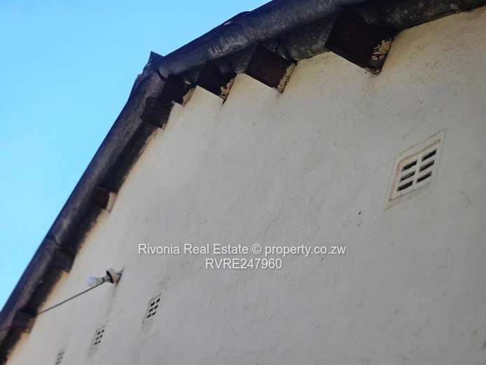 5-Bed Glen Norah A Home with Borehole, Fireplace & Yard