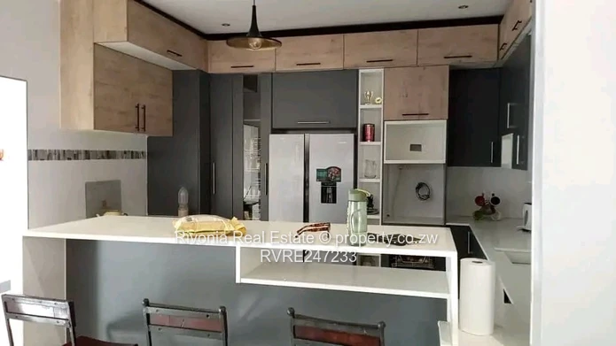 Sunlit 4-Bed Pomona Home — Modern Kitchen & Borehole