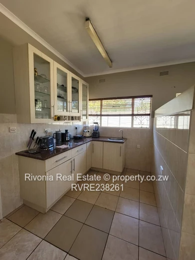 Alexandra Park: 4-Bed Home, 1990m², Secured & Spacious