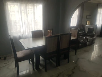 6 Bedroom House