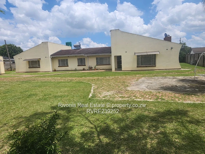 Emerald Hill: 4-Bed Home on 2030m² with Borehole,Mortage accepted 