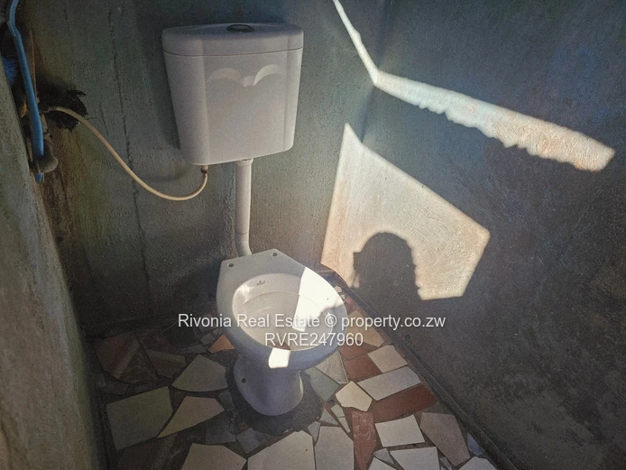 5-Bed Glen Norah A Home with Borehole, Fireplace & Yard