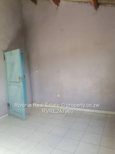 5-Bed Glen Norah A Home with Borehole, Fireplace & Yard