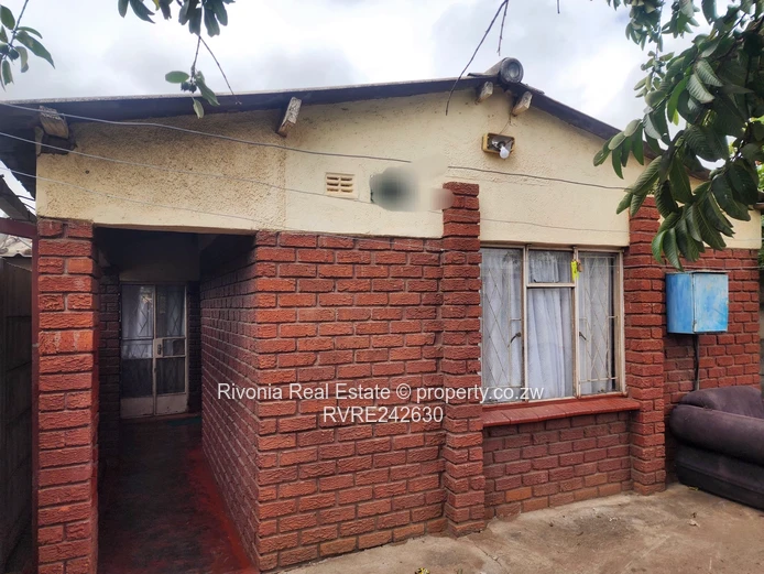 Glen Norah A 4-Bed Redbrick Home with Rental Rooms