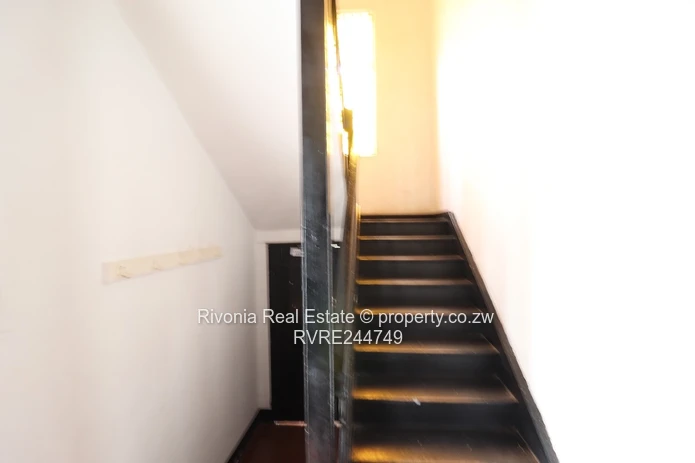 Belgravia 4-Bed, 3-Bath  suitable for commercial purposes— 2000m², Borehole