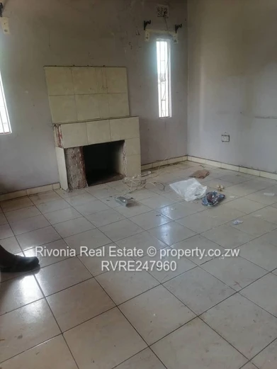 5-Bed Glen Norah A Home with Borehole, Fireplace & Yard