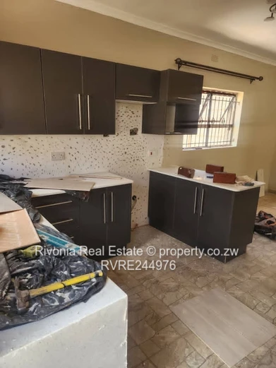 Mainway Meadows 4BR Home with Solar & Garden (540sqm)