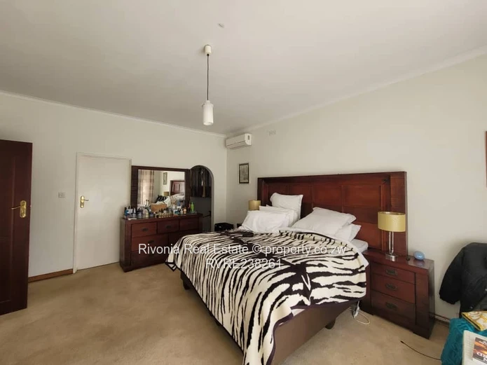 Alexandra Park: 4-Bed Home, 1990m², Secured & Spacious