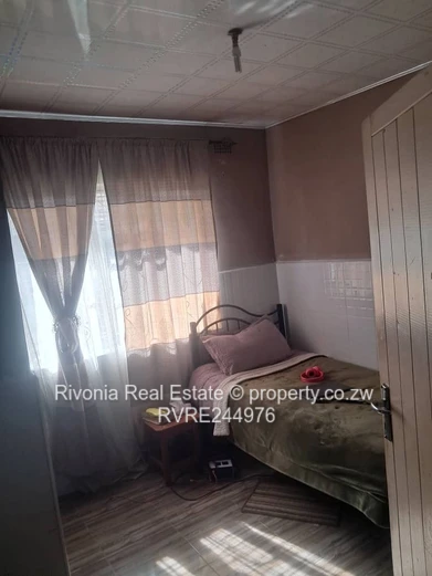 Mainway Meadows 4BR Home with Solar & Garden (540sqm)