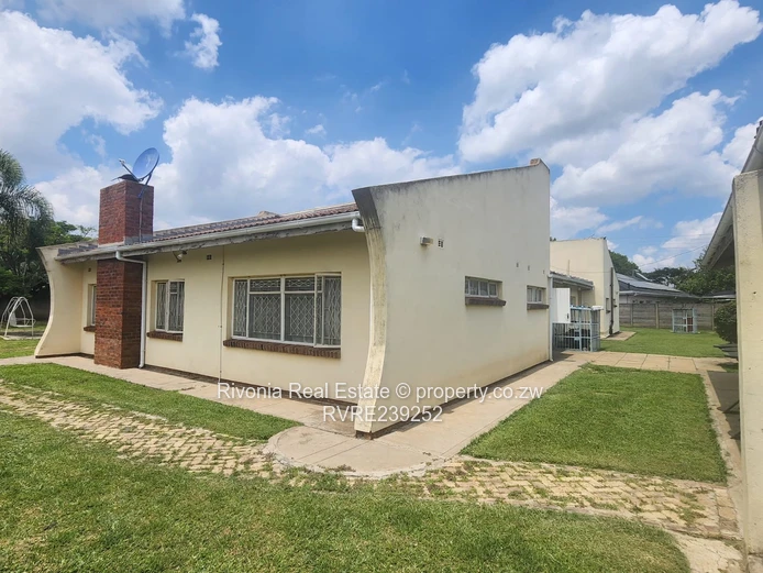 Emerald Hill: 4-Bed Home on 2030m² with Borehole,Mortage accepted 