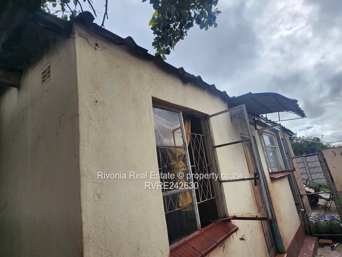 Glen Norah A 4-Bed Redbrick Home with Rental Rooms