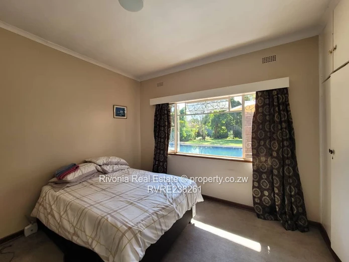 Alexandra Park: 4-Bed Home, 1990m², Secured & Spacious
