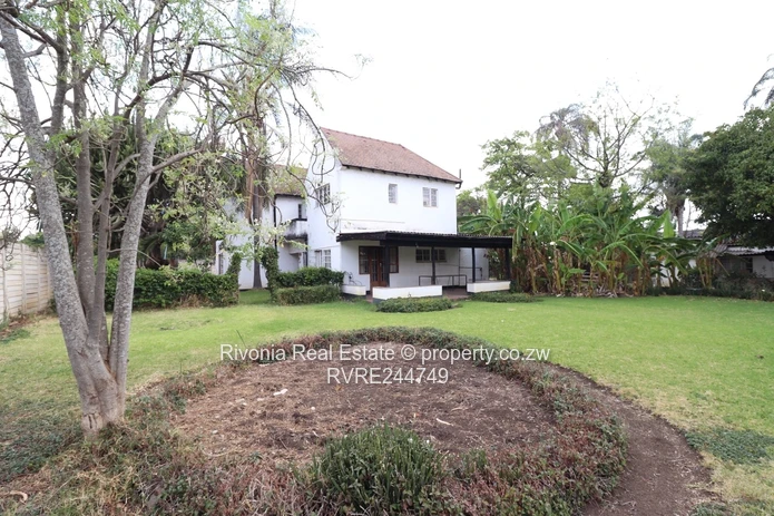 Belgravia 4-Bed, 3-Bath  suitable for commercial purposes— 2000m², Borehole