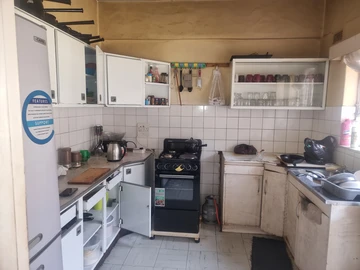 2 Bedroom Flat & Apartment