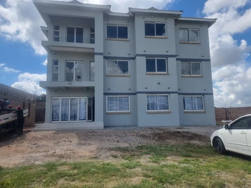 3 Bedroom Flat & Apartment